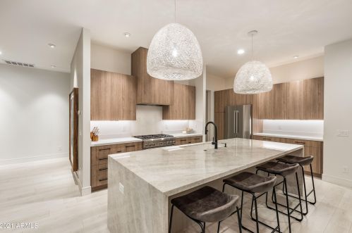 7729 13th Pl, Phoenix AZ  85020-4202 exterior