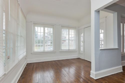 3043 38th St, Milwaukee, WI 53215-3521