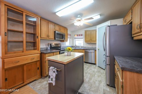 5802 Rocking Cir St, Tucson AZ 85713-6323 exterior