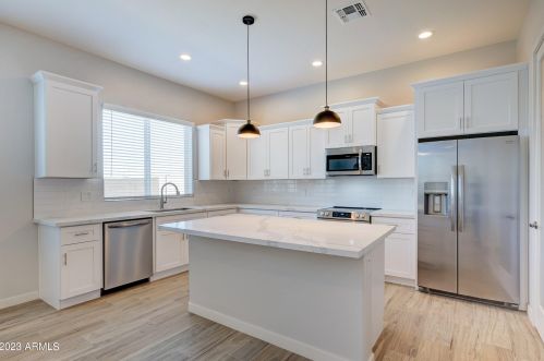 8030 6th Dr, Phoenix, AZ 85041-8045