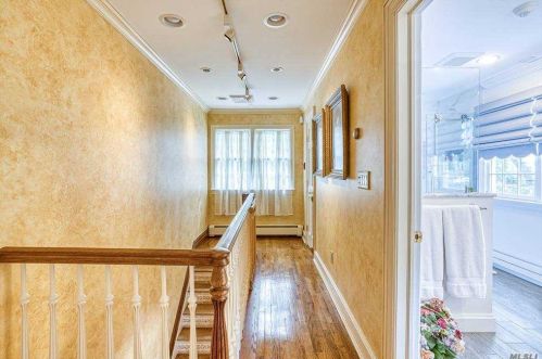 29 Arista Dr, Huntington Station NY 11746-4912 exterior