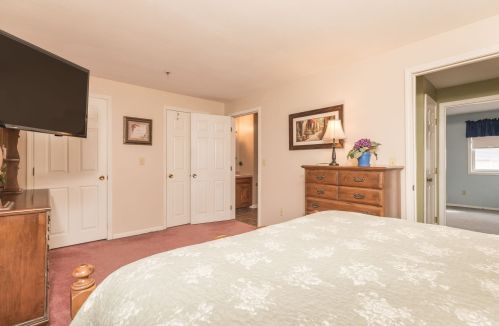 8 Frd Lndg Dr, Dover NH 03820-4552 exterior