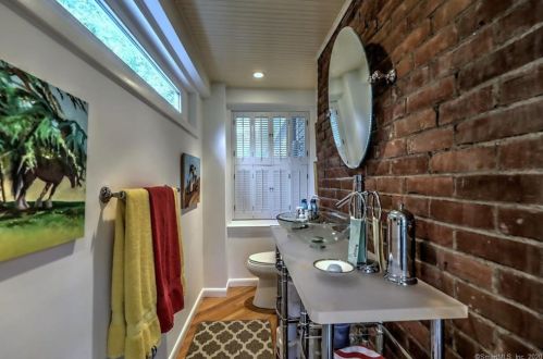 129 Rogers Ave, Milford CT 06460-6440 exterior