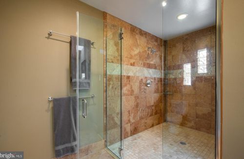 104 Monroe Ave, Alexandria VA 22301-1922 exterior