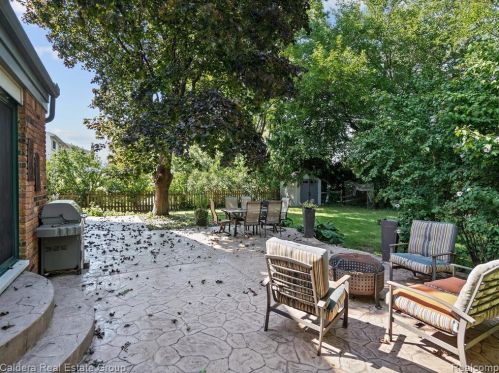 1413 Ogden Dr, Troy MI 48083-5339 exterior