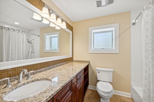 1320 Plymouth Ct, Chicago IL 60605-2717 exterior