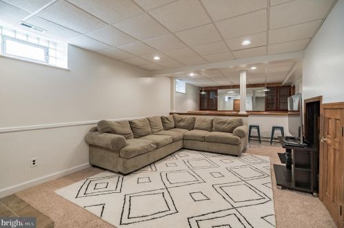 915 Standish Ave, Huntingdon Valley PA 19006-8725 exterior