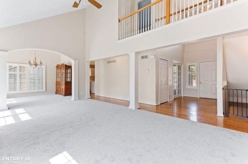 1050 Pointe Pl Blvd, Rochester MI 48307-1794 exterior