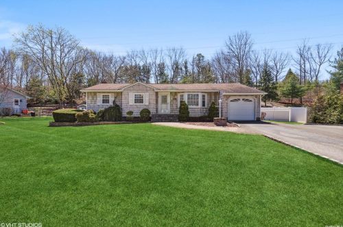 60 Gannet Dr, Commack, NY 11725-4929