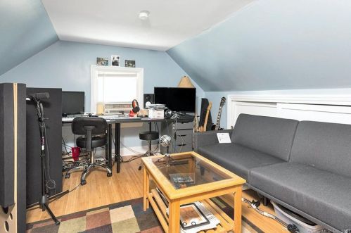 1 Lincoln Ave, Norwalk CT 06854-3709 exterior