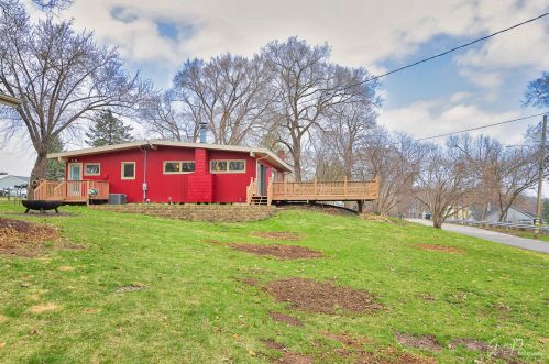 5534 Wonder Woods Dr, Bull Valley, IL 60097-9001