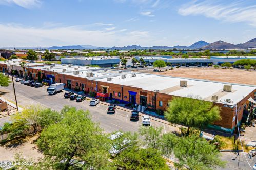 1070 Miles St, Tucson AZ 85719-6140 exterior