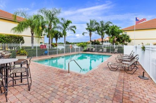 7836 Clemson St, Naples FL 34104-5350 exterior