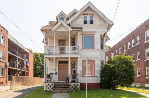 34 Lincoln St, New Britain CT 06052-1638 exterior