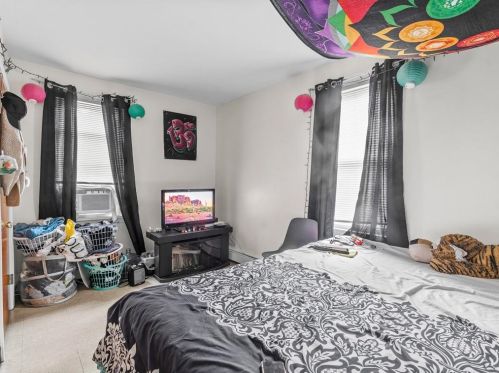 62 Jeffers St, Woonsocket RI 02895-4217 exterior