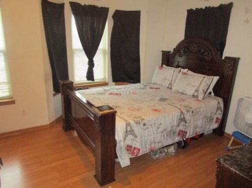 2555 33, Milwaukee WI 53215-2806 exterior