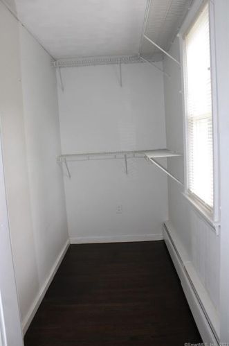 5 Play Rd, Enfield CT 06082-5148 exterior