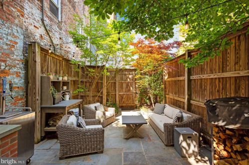 204 Royal St, Alexandria VA  22314-2627 exterior