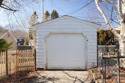 65 Phelps Rd, Middletown RI 02842-5448 exterior