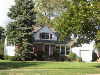 4979 Corliss Rd, Cleveland, OH 44124-1130