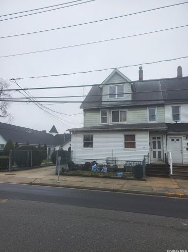 12 Mineola Ave, Valley Stream, NY 11580-5805