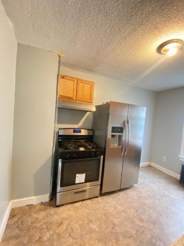 131 Wadsworth St, Providence RI 02907-2823 exterior