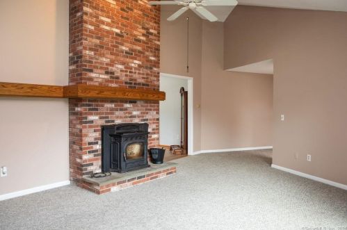 7 Rocco Rd, Manchester CT  06043-7754 exterior