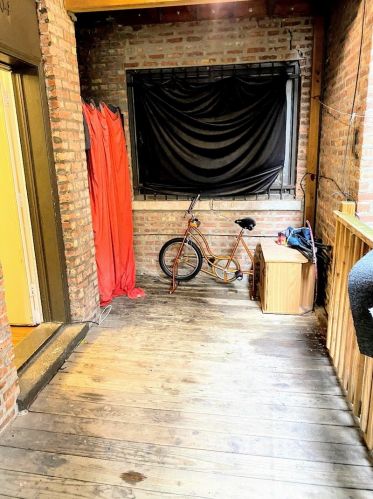 1904 Whipple St, Chicago IL  60647-3866 exterior