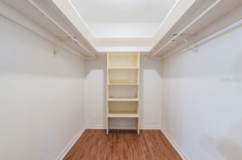 528 Crestover Dr, Tampa FL 33617-3852 exterior