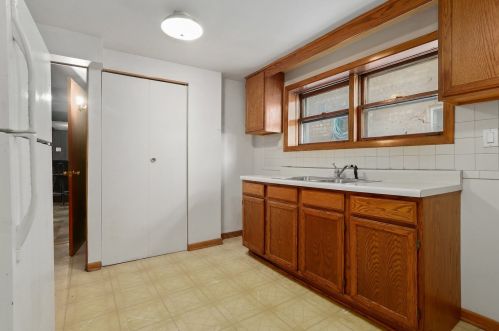 5655 Kenneth Ave, Chicago IL 60646-5907 exterior