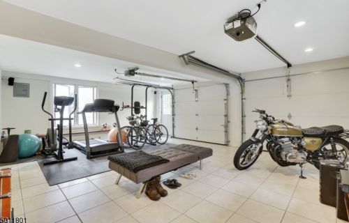 84 Mcclellan Ave, Livingston NJ 07039-1334 exterior