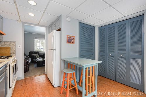 1335 Eastern Pl, Grand Rapids MI 49505-5221 exterior