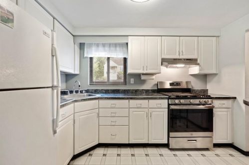 3865 Hilpert St, Pittsburgh, PA 15227-3552