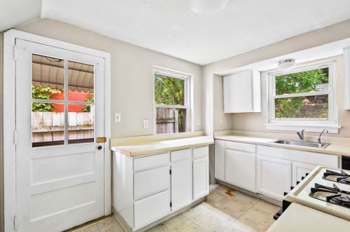 325 Johnston Rd, Pittsburgh PA 15235-1617 exterior