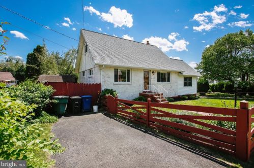 135 Gladden St, Alexandria, VA 22304-2401