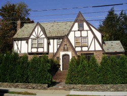 54 Fellsmere Rd, Newton, MA 02459-1340