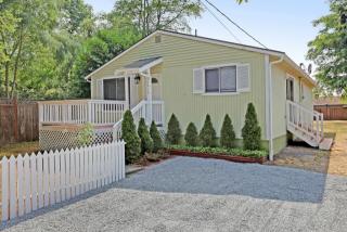 10919 26th Ave, Seattle, WA 98146-1907