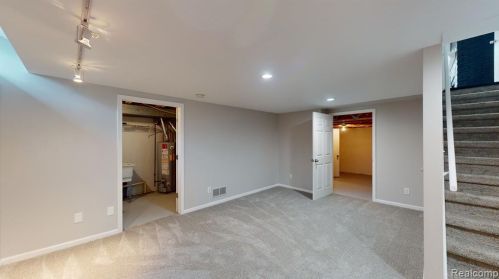 1226 Kings Cv Ct, Rochester MI 48306-4226 exterior