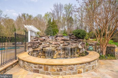 8503 Country Club Dr, Bethesda MD 20817-4579 exterior