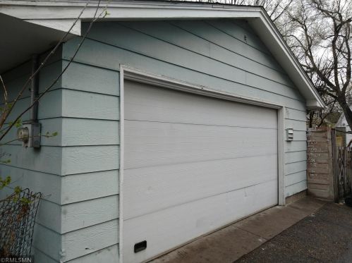 977 Albemarle St, Saint Paul, MN 55117-5145