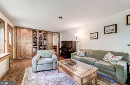 5217 Mitchell St, Alexandria VA 22312-2124 exterior