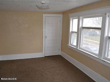 264 Merrill Ave, Meskegon MI 49441-2010 exterior