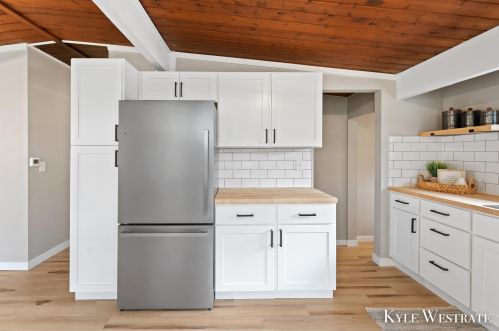 3735 Balsam Ave, Grand Rapids MI 49525-2471 exterior