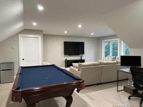 14 Appletree Ln, Norwalk CT 06850-1000 exterior