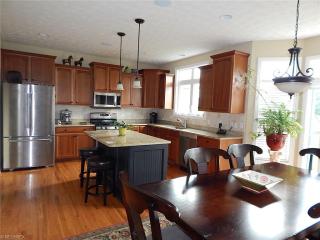 210 Prestwick Dr, Cleveland OH  44147-3075 exterior