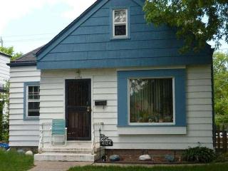 4124 36th St, Milwaukee, WI 53216-1716