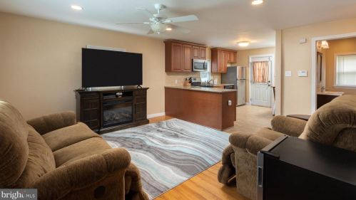 408 Route 156, Trenton NJ 08620-1728 exterior