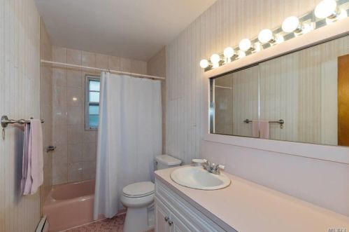 10 Glendale Dr, Huntington Station NY 11747-1237 exterior