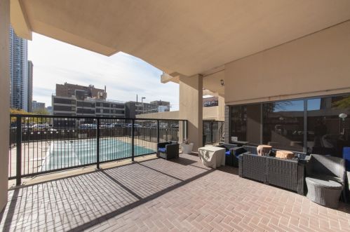 6166 Sheridan Rd, Chicago IL  60660-2836 exterior