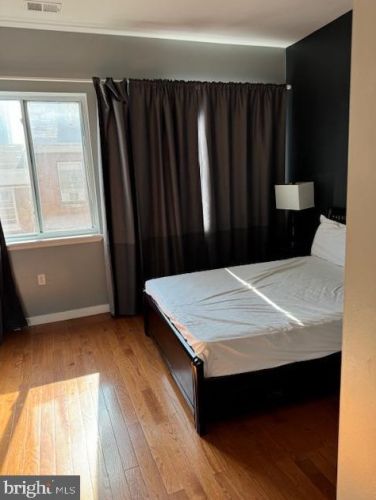 224 Camac St, Philadelphia, PA 19107-5611